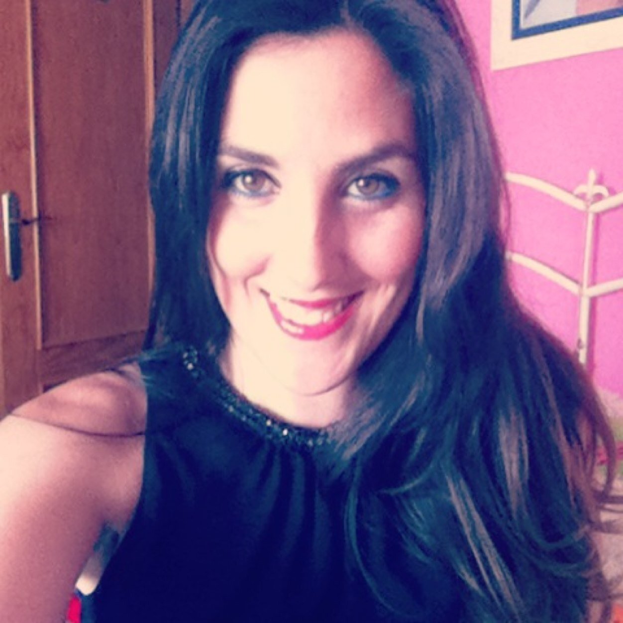 Diplomada en Ciencias Empresariales. Master en gestión de eventos & Diplomado Especialista en Wedding Planner. Protocolo.
