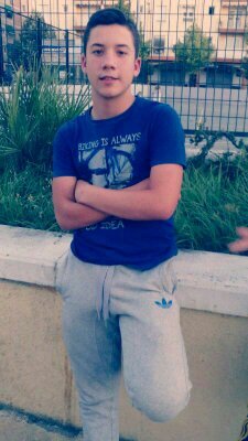 rbermudez752's profile picture. Lo poco que interpreto me da asco,sera que el odio y el amor no me tratan con cariño.