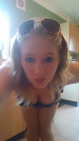names fiona-lily
I'm 21
live in syston
I'm a carer
that's about it