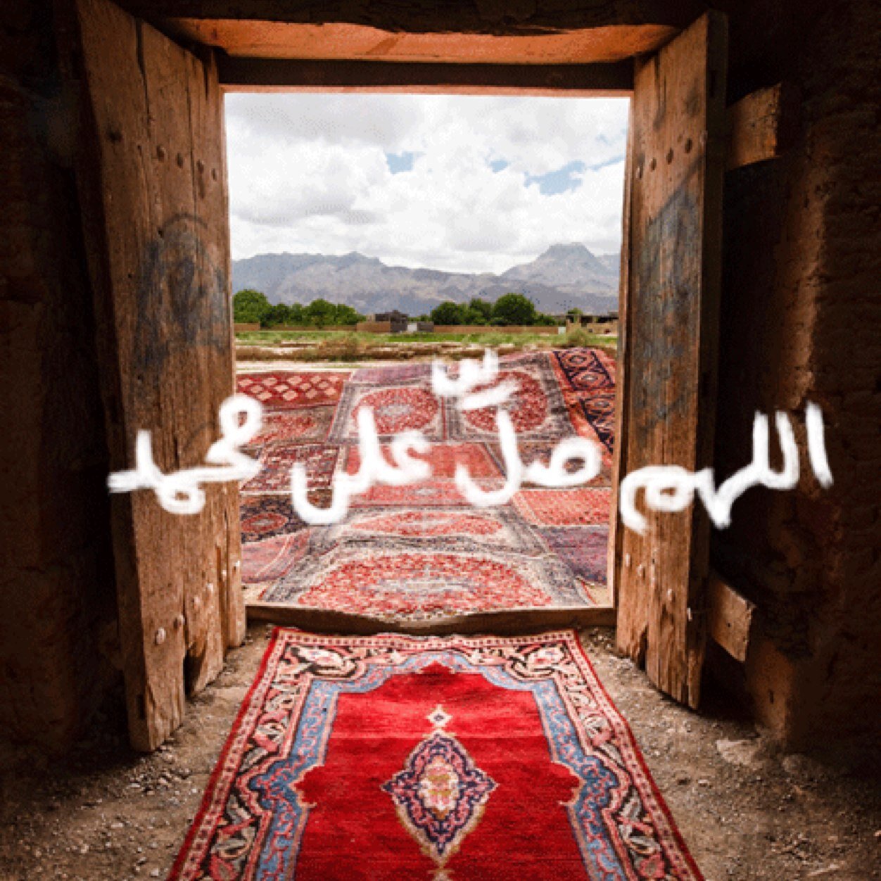 صلى على النبي محمد[اللهم صل وسلم على نبينا محمد] Most people walk in and out of your life, but only FRIENDS leave footprints in your heart'❤️ ✉