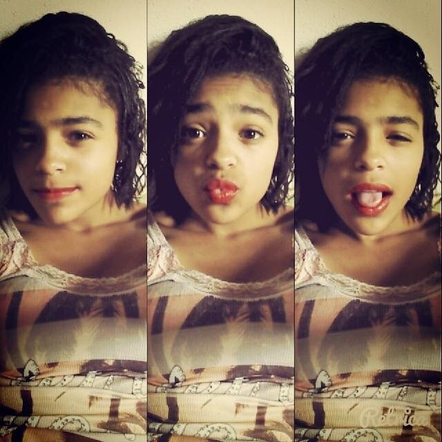 Morena , carinhosa, amorosa, corinthiana, sou best da @_JapaanegA && @_Lobiinhavilla , funkeira , curto pagode && amo dançar *--*