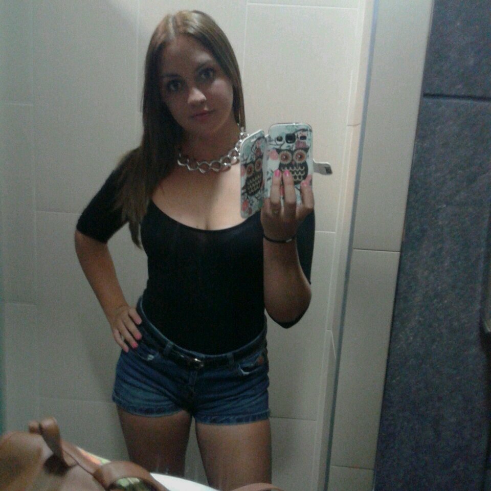 una mente divertida que vaga por la vida, risueña y extravagante. una sola oportunidad para vivir. carpe diem. Instagram : aranza_gp94