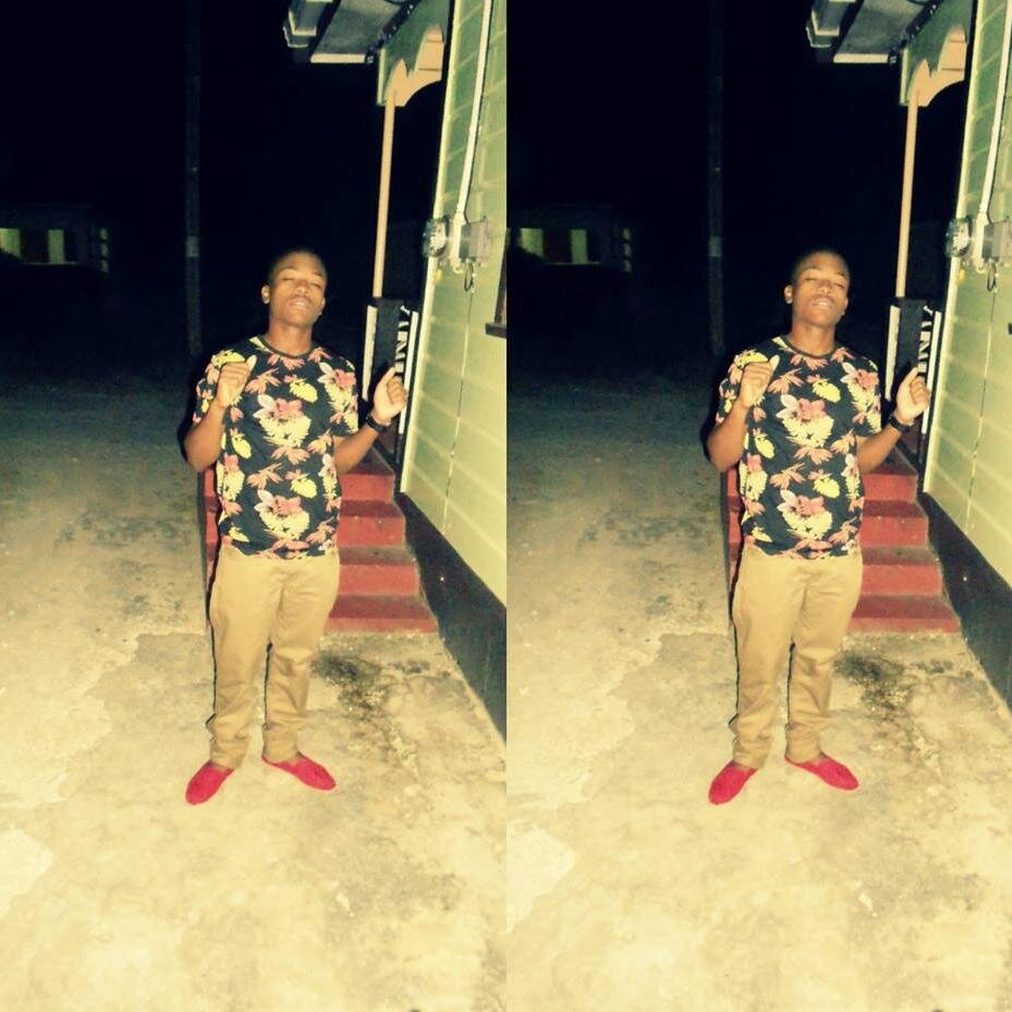 I like&playy football ... GBE-3HUNNA ... bye.                                                 #teamIDGAF