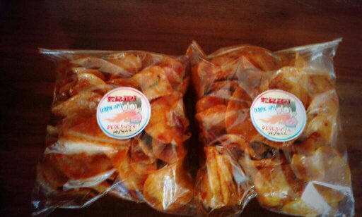 Kripik singkong dengan sensasi pedes gilaaaa....harga hanya 8000.ready JEPARA.