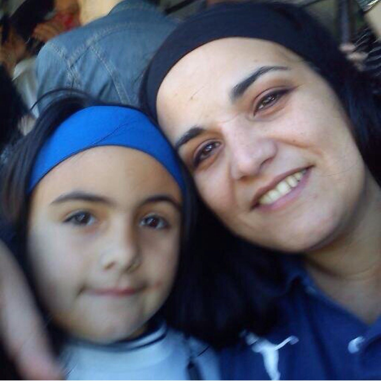 Trabajadora, con actitud, pero sobre todo linda ^_^ Amo a mi hija somos mejores amigas