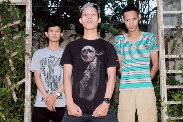 BrokenDown_Punk's profile picture. we're poppunk since.2010 || Dedi (gitar/voc), @okta_brokendown (bass/voc), @abieracerkids (Drumm) || Contact: okta (085713522700) 2345FE0F