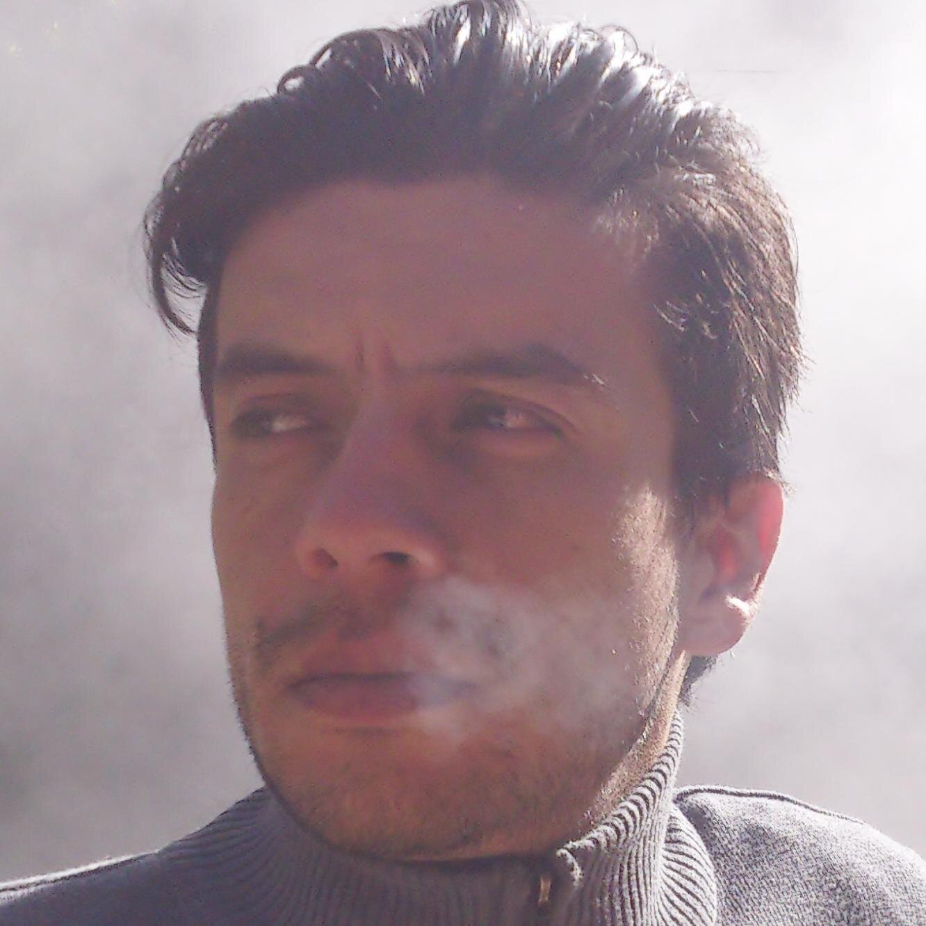 no-paceño/tarijeño por transferencia. Editor, capataz y aparapita en Editorial El Cuervo.