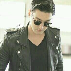 Choi Siwon  Ufo ครับผม  ผมเป็นตัวแทนของศิลปินกรุณาให้เกียรติผมและตัวศิลปินของผมด้วย ใครไม่ชอบผมไม่ไต้องฟอลนะครับ