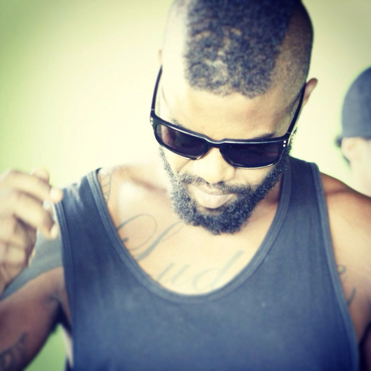 Amante do reggae e apaixonado pela cultura sound system ... Militante a favor da Legalização da Maconha -Antiproibicionista -BushDoctor -KingFyah