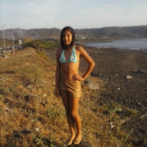 larenaraya's profile picture. 