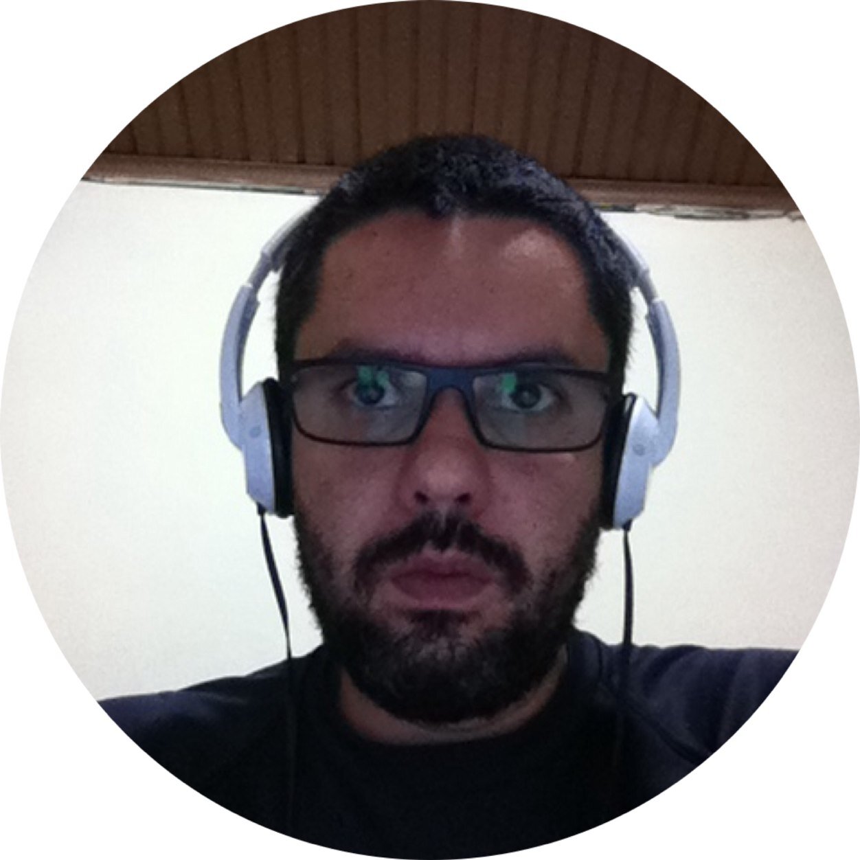 Apenas um rapaz latino-americano, sem dinheiro no bolso.