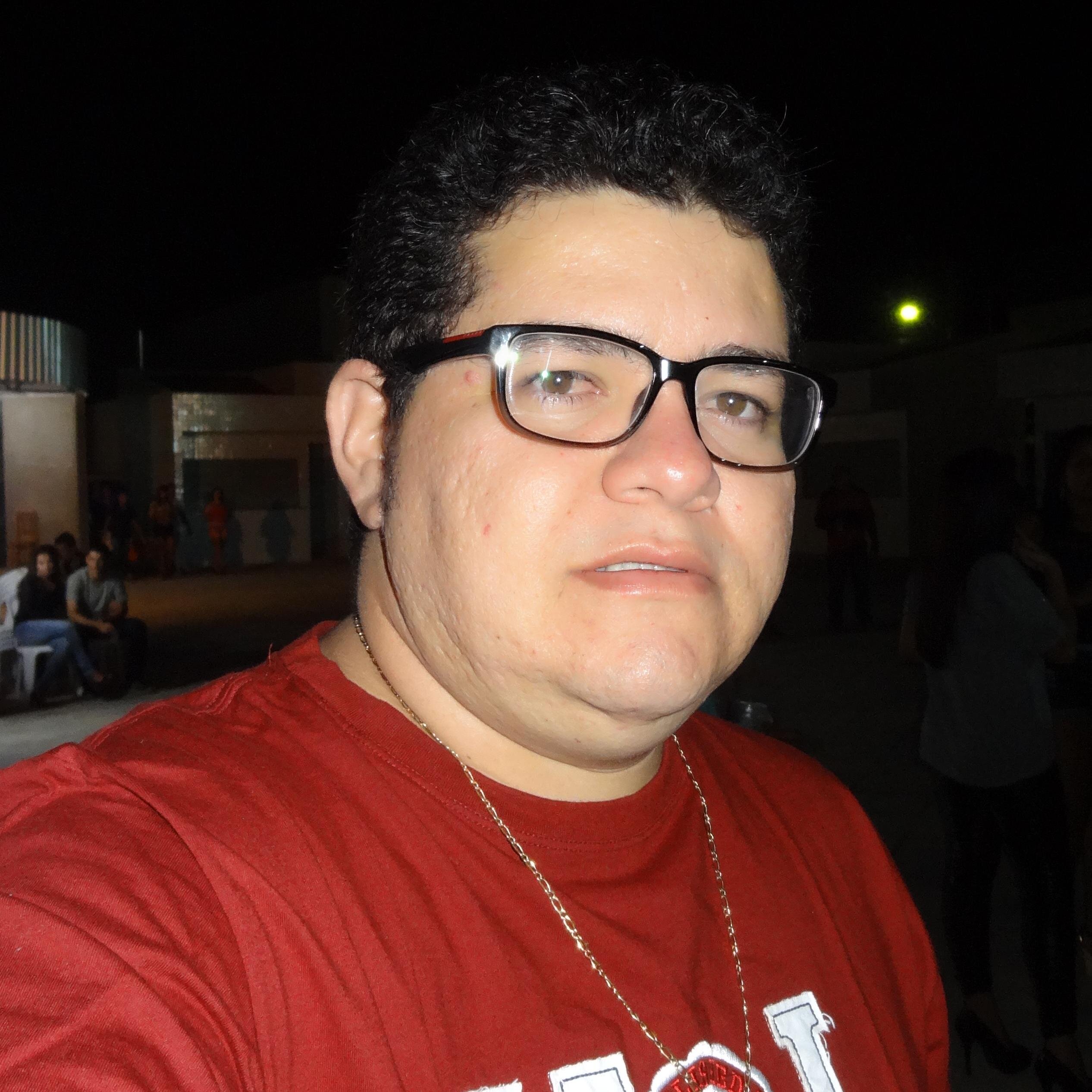Jefferson Angelo / TST / TI e ainda curto cantar e compor / divertido um pouco brincalhão e sempre atrás de novas amizades...Detalhe curto que me curtir...
