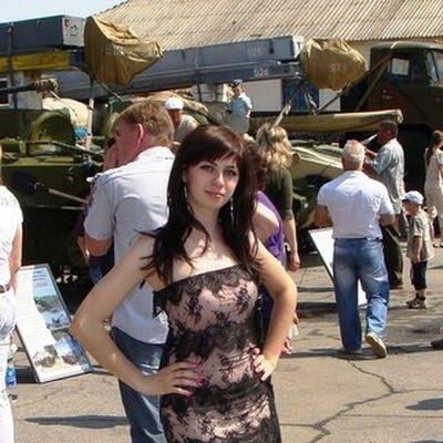 Люблю разговаривать. По жизни довольно интересная. Стараюсь мыслить легко и просто. Живу в замечательном городе.