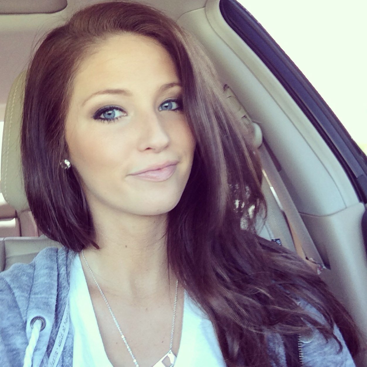 jlpillow04's profile picture. Wife. Mother. Hog Fan. Woo Pig! 

live.laugh.love.