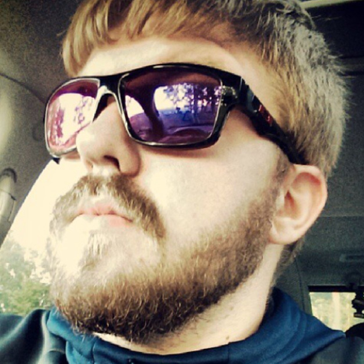 Jayrizzleee's profile picture. 