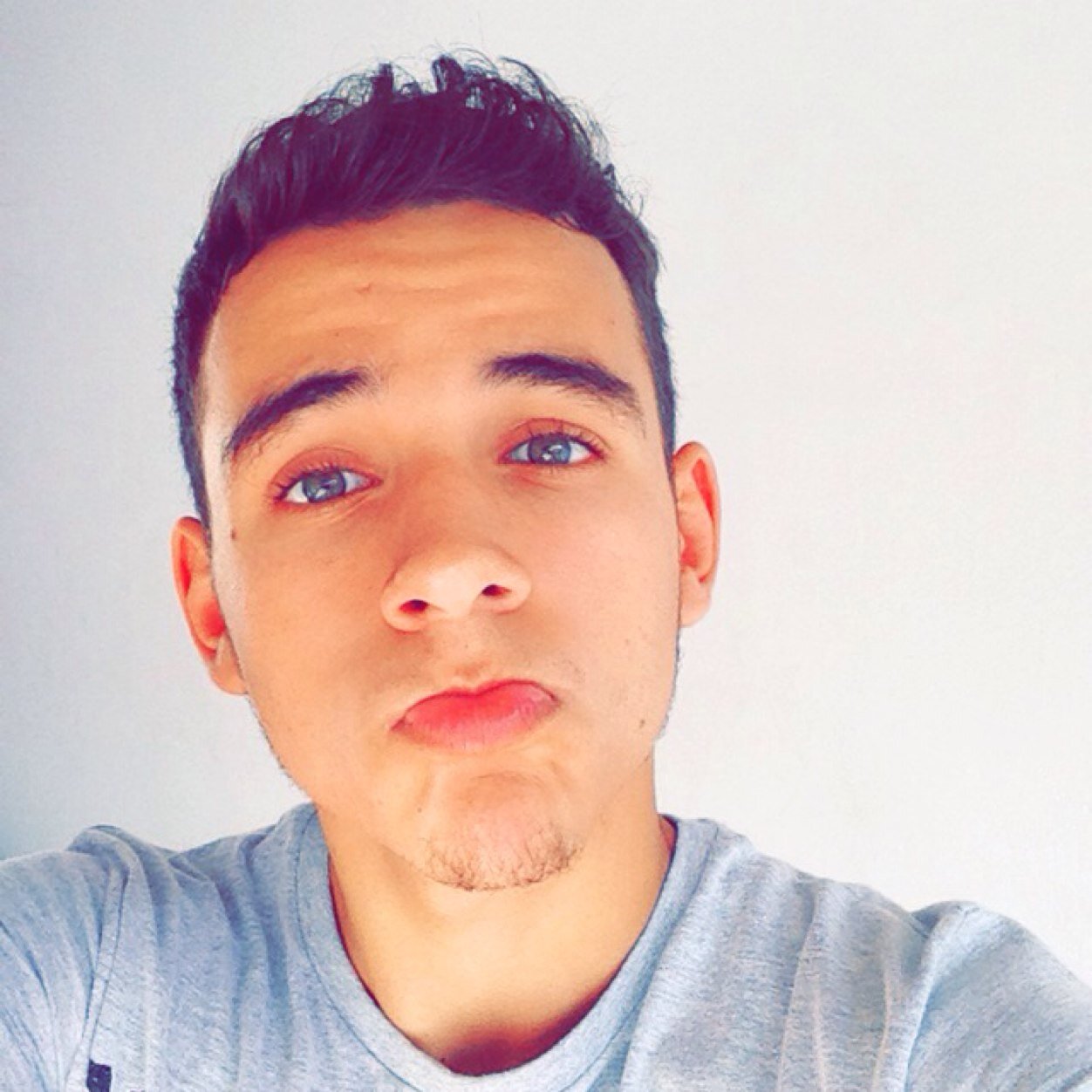A vida e muito curta pra viver pelos outros vamos viver por nós mesmos! #Deus