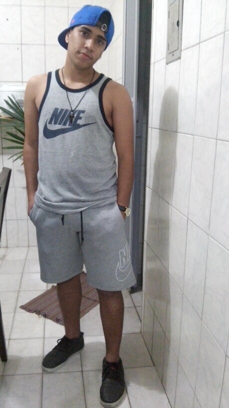19 aninhos , boleiro sempre ,  fé no pai que o inimigo cai ... Deus 33