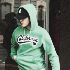 yasson_oven's profile picture. Um acúmulo de palavras não ditas.