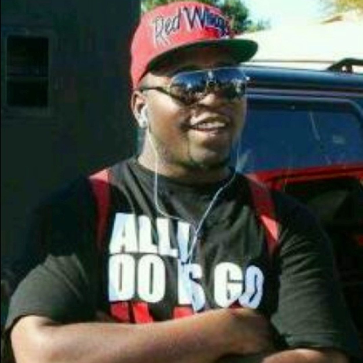 INDEPENTANT ARTIST/SINGER/SONGWRITTER CHECK OUT MY NEW SONG ENTITLED SLOW WIND http://t.co/y59ncM0H ALSO ON YOUTUBE http://t.co/XRuQlFHf