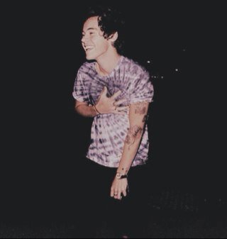 Hi beautiful please follow @5iveSecondsof1D because she gave you a free follow :)