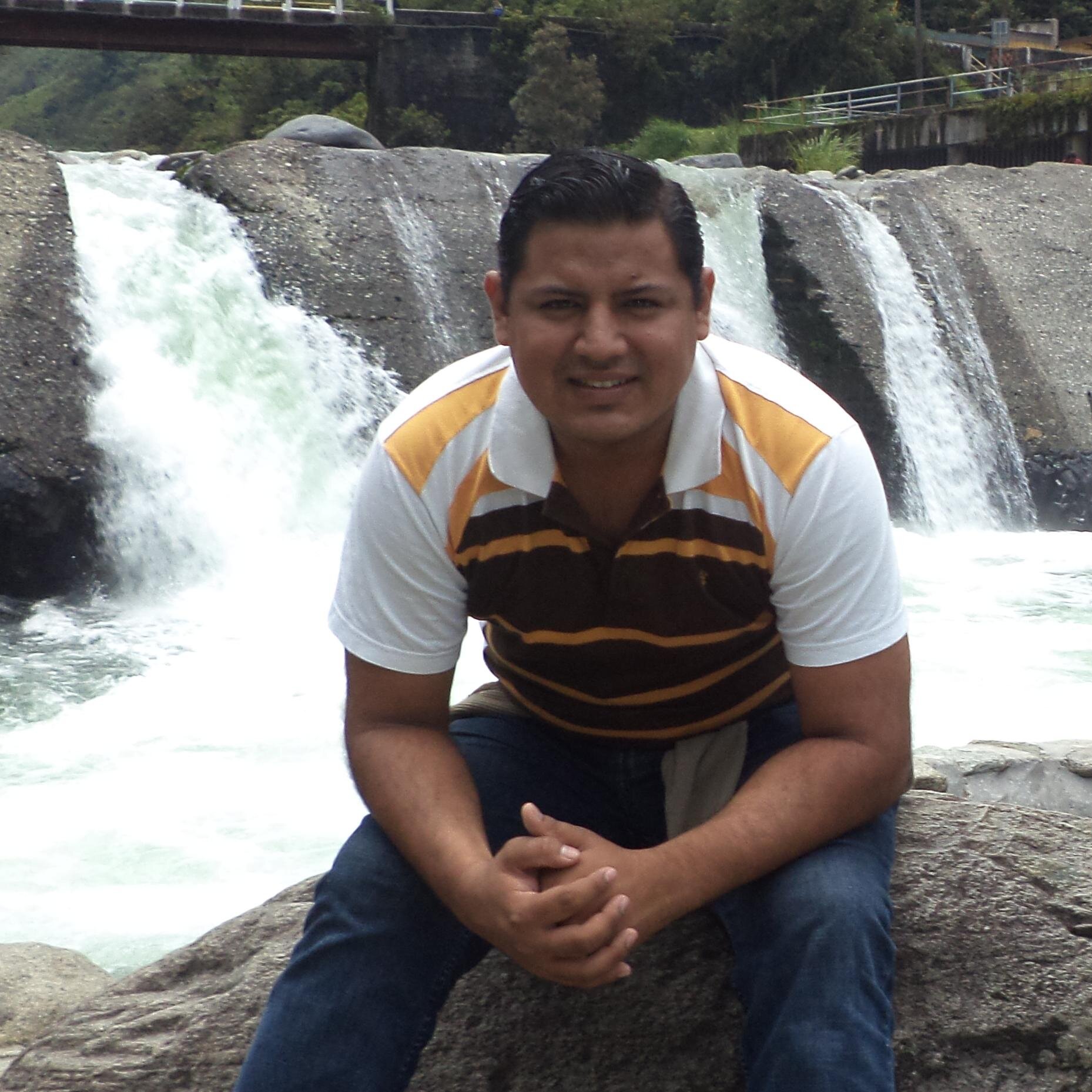 Ingeniero Civil, Director Provincial de Orellana @ViviendaEc.Vivienda adecuada para los ecuatorianos. # Un NuevoEcuador