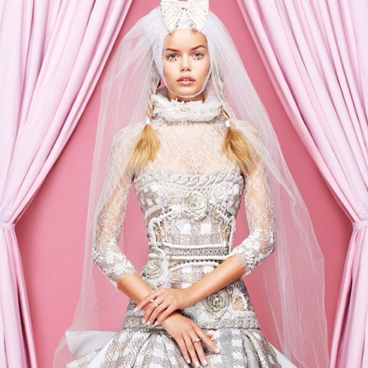 dollinveils's profile picture. 