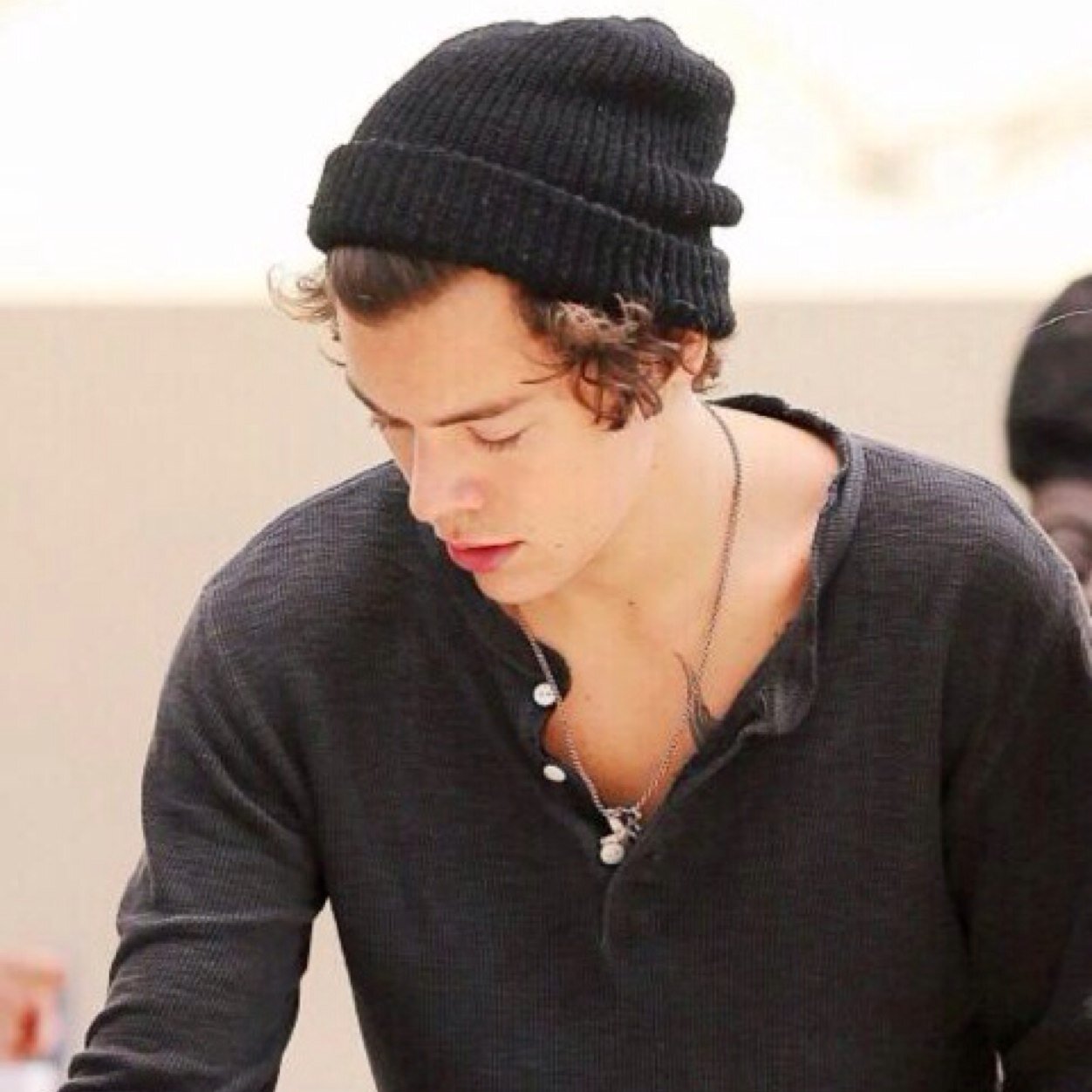 FOLLOW @harryftmc SHE WILL FOLLOW YOU BACK