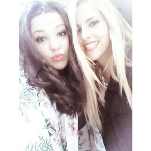 chica valenciana, que le encantan las fallas estudiante,simpatica:) ''nunca dejes que te hagan daño''