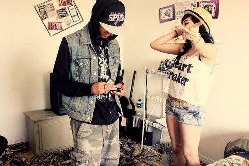 AleshaTedder's profile picture. I am...;) a Film Editor, poet, songwriter, music maker  & artist who loves nature excursions...;) #Loveßâª #PeaceΓÿ« #EarthΓ£┐Energy!