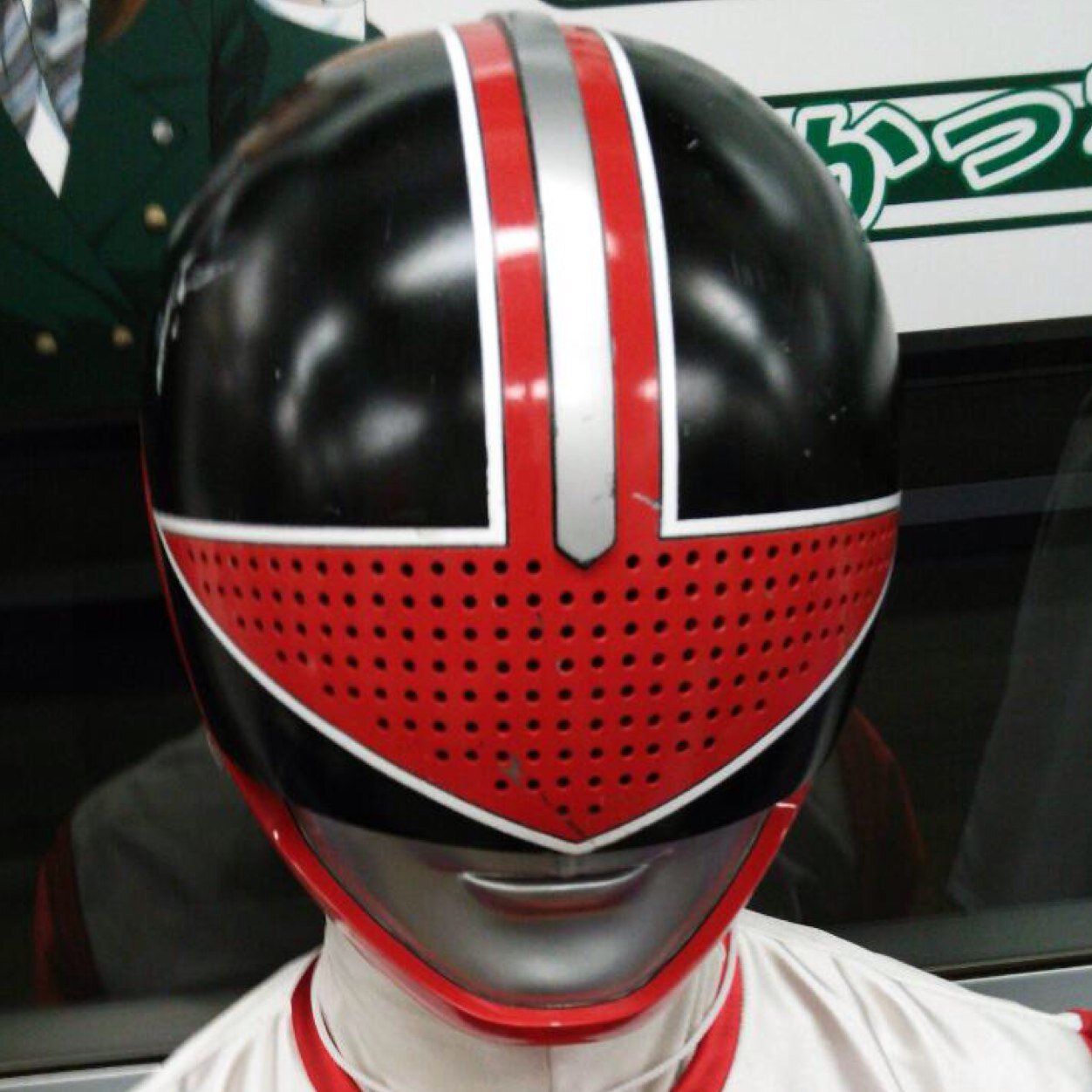 戦隊ヒーローが大好きな男子大学生です!! やられヒーローを見るとたまらなく興奮します。 子供の時からの夢であるヒーローに変身する願望を持ち続けて生きてきました!! ヒーローに変身してやられるドMヒーローと化するのが今の夢です。