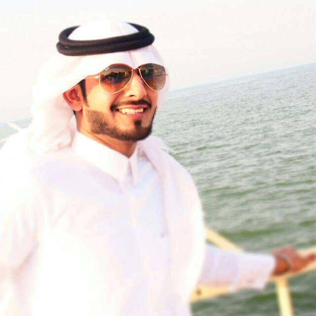 لا إله إلا الله وحده لا شريك له له الملك وله الحمد يحيي ويميت وهو على كل شئ قدير..