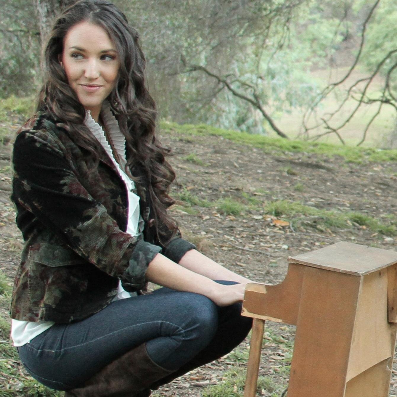 New Record **LIFT OFF** out now on Spotify & iTunes.   Pop/rock songstress with a Soulful Crunch.