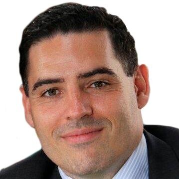 Licenciado en derecho y doctor en economía aplicada.