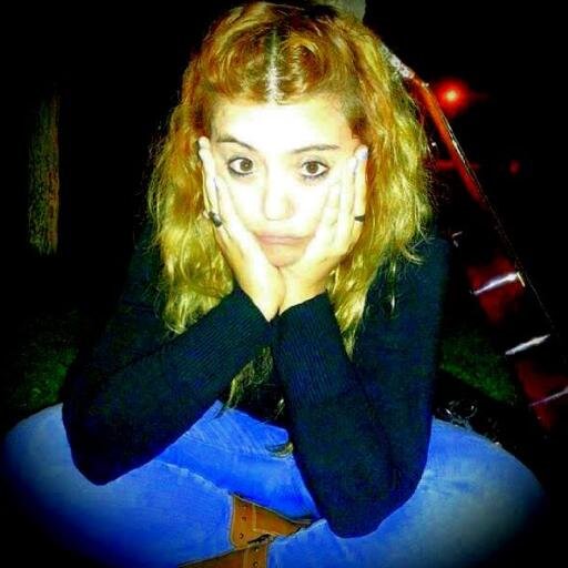 ..amo la música, me encanta cantar y tocar la guitarra 3 .. NTVG es mi banda favorita!!!