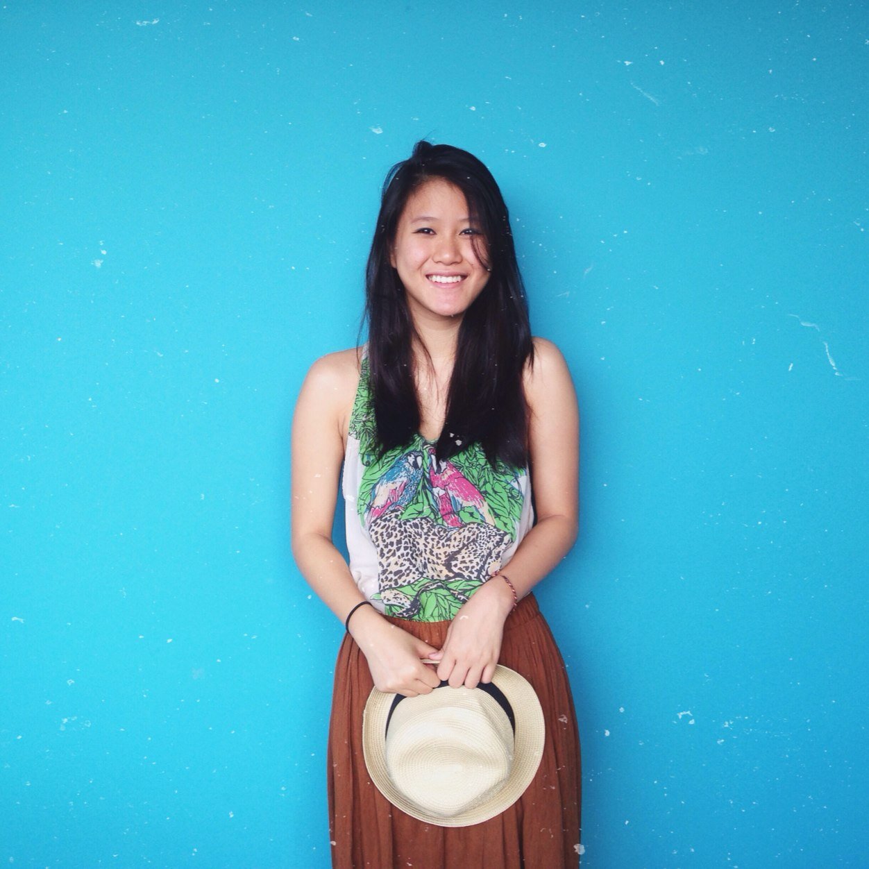 I'm not weird, you're weird.             Instagram: @triciailena                           http://t.co/H6g0wxVihm