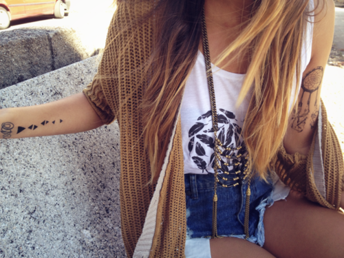 ClaudineKuan's profile picture. Indon├¿sienne, j'adore Fran├ºais, music and movies geek ΓÖÑ