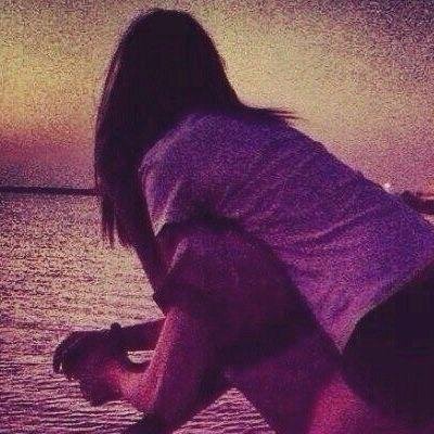 Пытаюсь жить не как все. Родилась в интересном городе. Нравится обговаривать дела. Как человек я достаточно общительная.