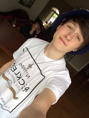 just a normal kid who makes vines and youtube / colliners are the babes/ Canadian/business:crawford.collins@rocketmail.com