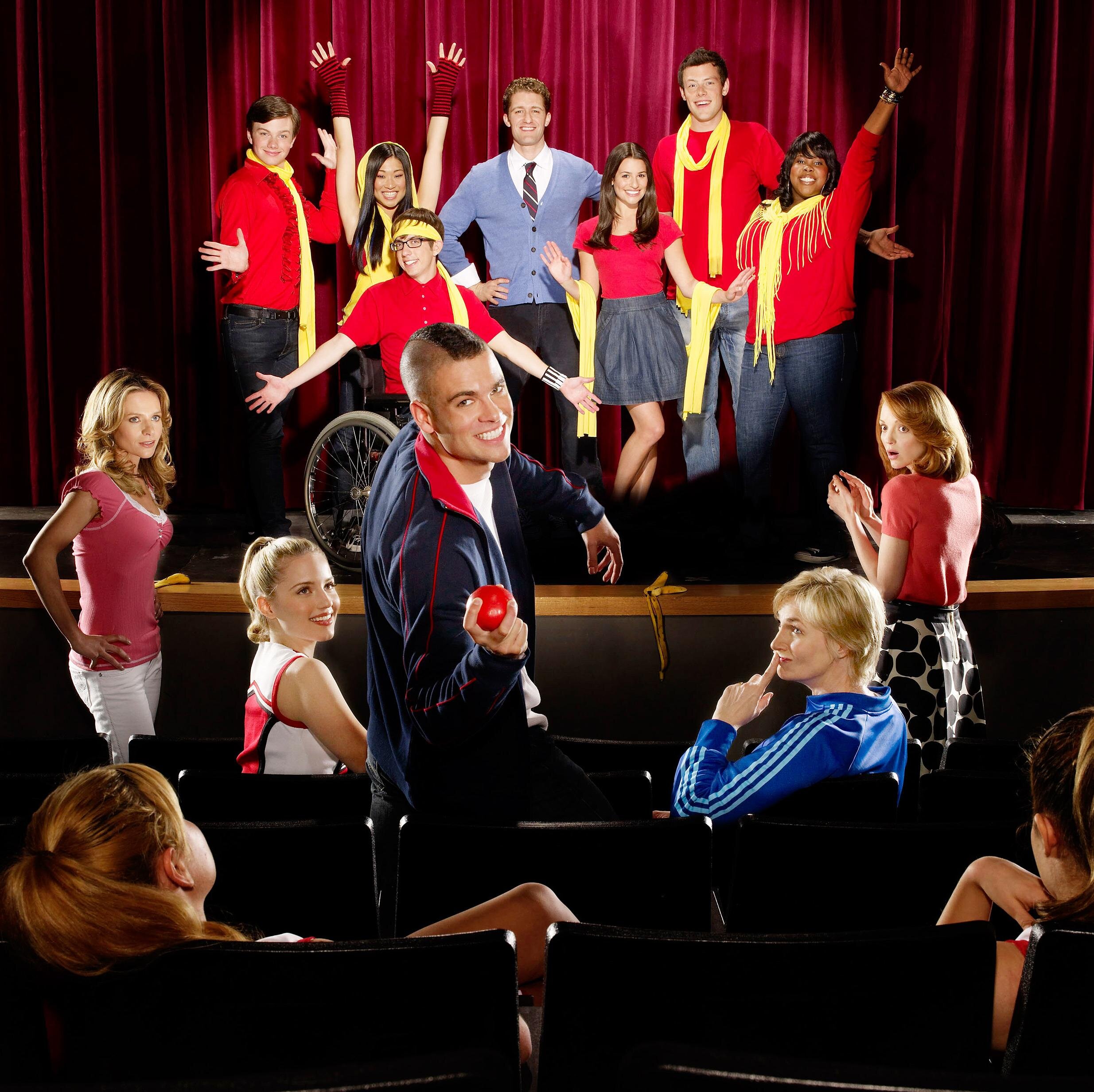 Rol de glee basado en la 4ª temporada, ocupados en galería y reservados en fav. Horario español.