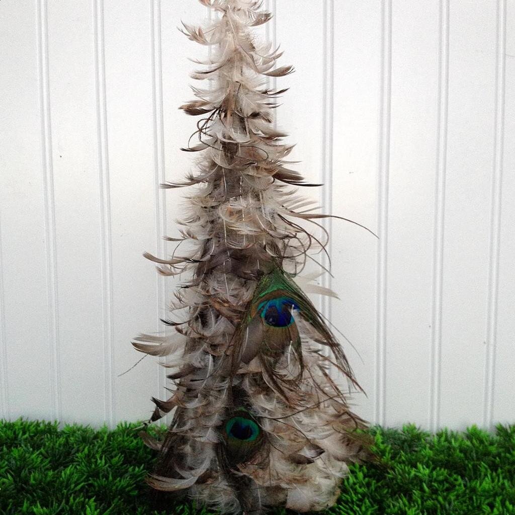 Henri’s Feather Christmas Tree