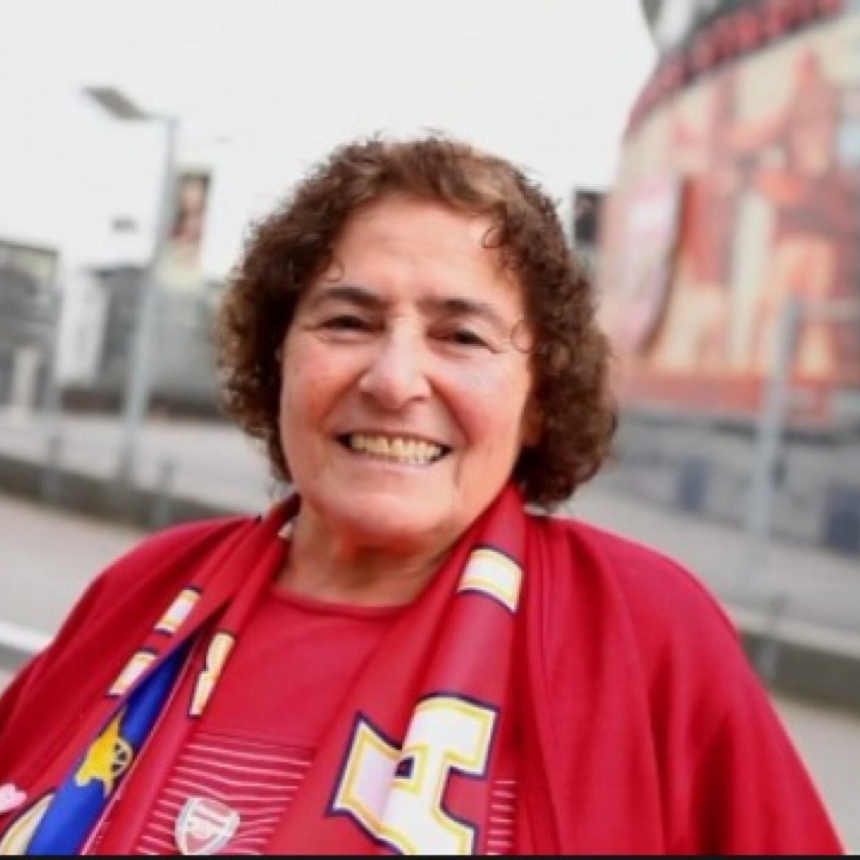 @Arsenal fanatic. Home and away. @ArsenalLadies and Reserves. We're the Arsenal, ole ole ole.