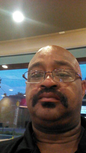 sweetrob09's profile picture. 