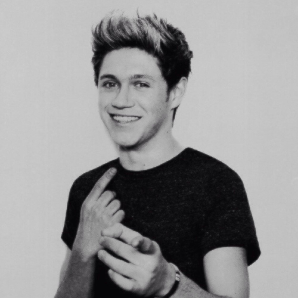niallscackle__'s profile picture. FOLLOW @shakeitnixll OR ILL UNFOLLOW YOU:)