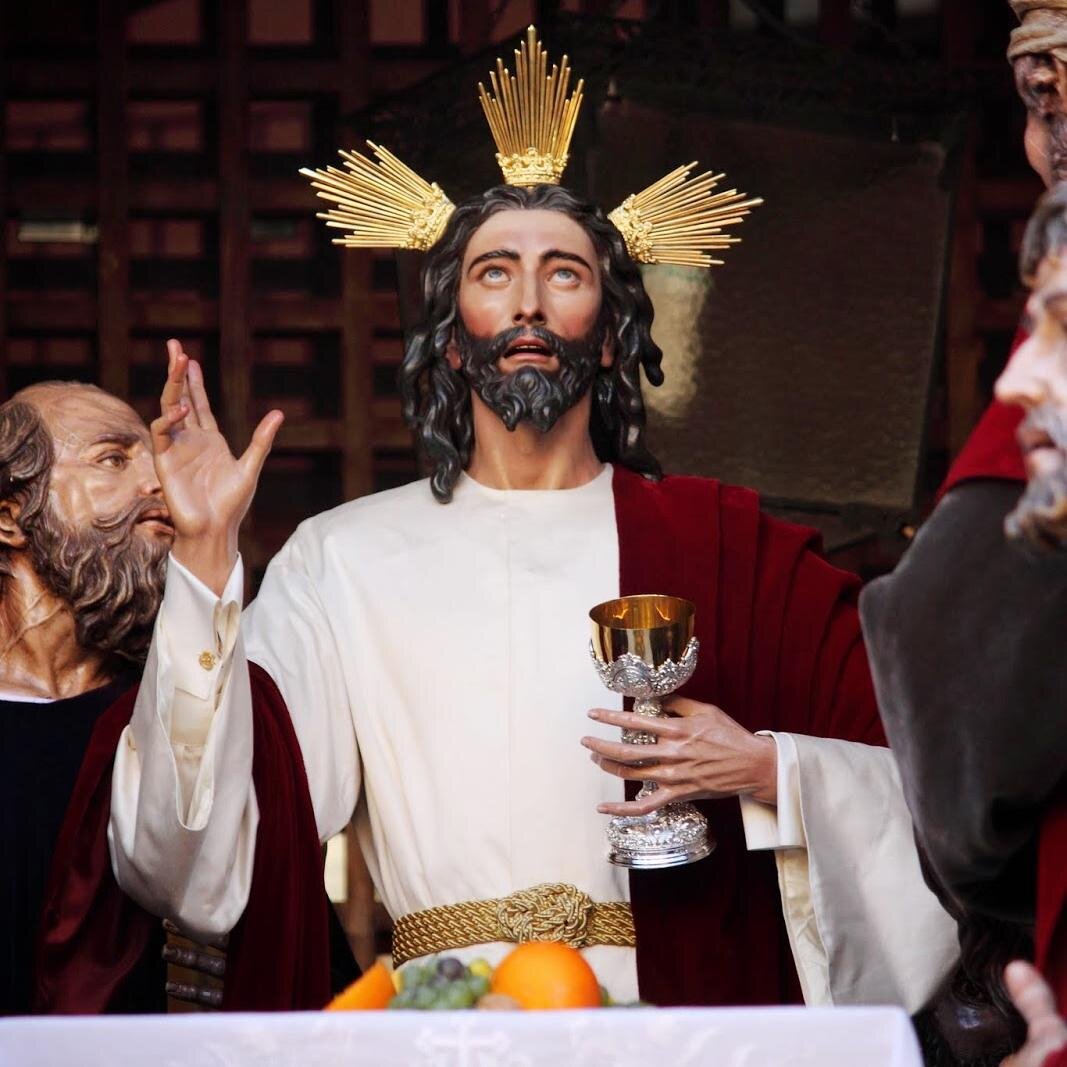 Cuenta dedicada a la Sagrada Cena, al Santísimo Cristo de la Humildad y Paciencia y a Nuestra Señora del Subterráneo de la Hermandad de la Cena.