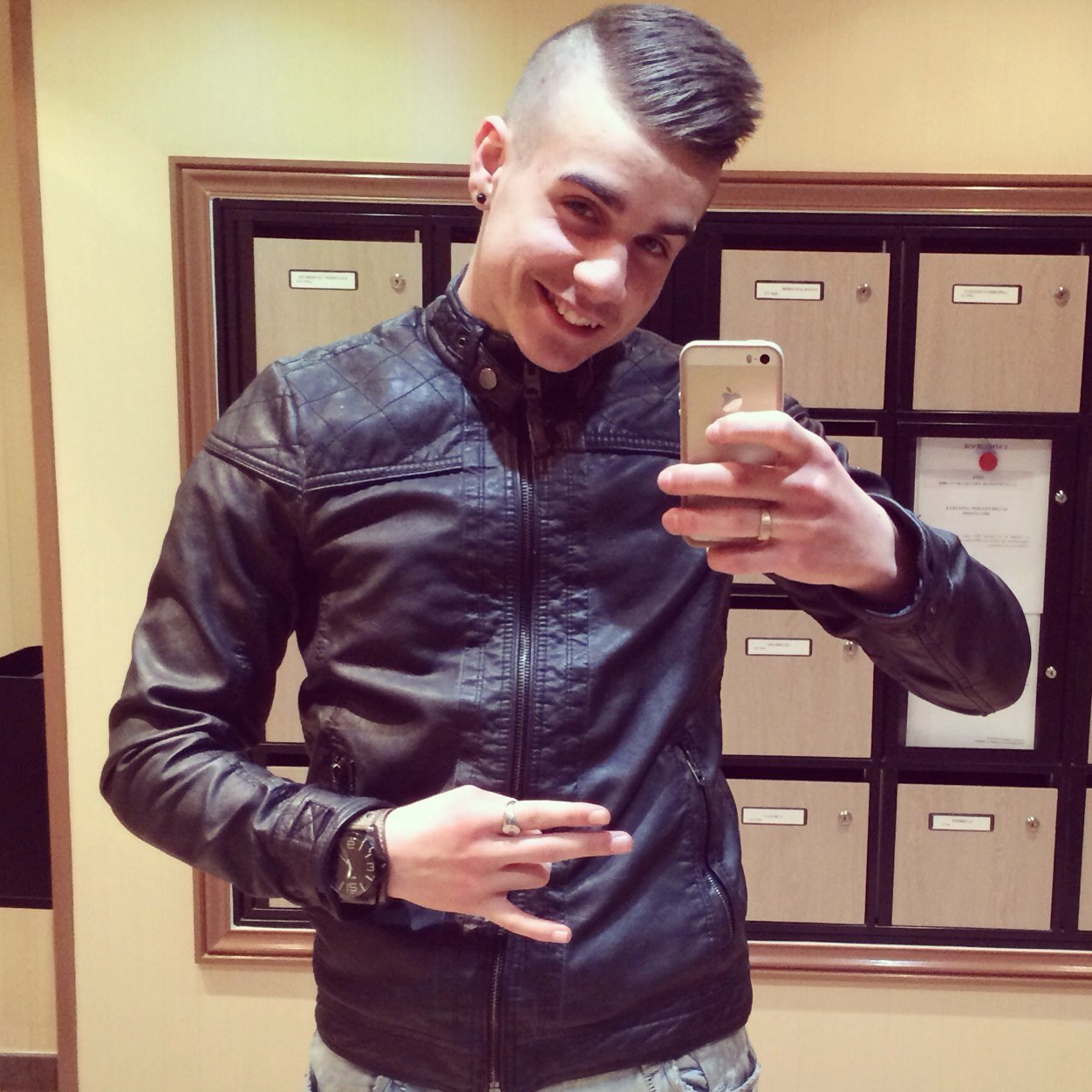 Ciofollow || Instagram : antoineciofo #TeamSicilia #TeamIphone ♡ Sicilia ♡ Chi vivrà vedrà J'raconte ma vie pendant qu'ils inventent la leur 91/92