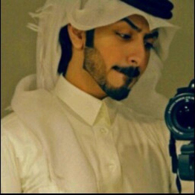 ماكل من يشفق على الصيد قناص ولا كل مــن قـال الـقـصـايـد وزنـها لـو كل مـن طب البحر صار غواص الـجـوهـره لا بد يـرخــص ثـمـنـهـا. (الكويت)