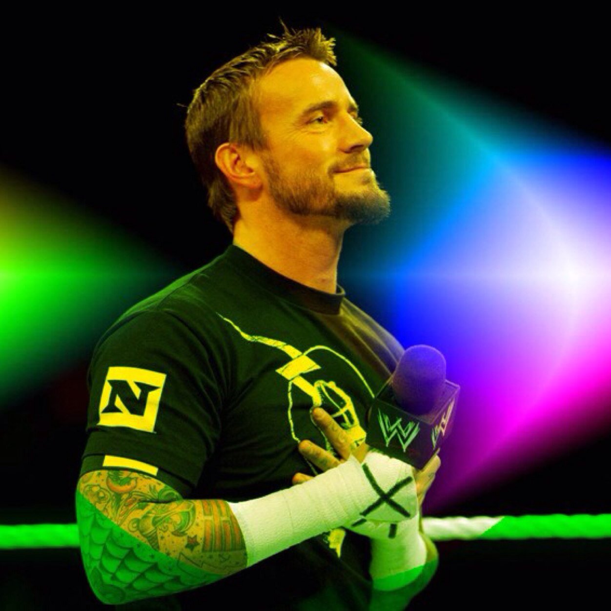 •I love cmpunk.❤️ •I hope one day to met him. •I hope to became a WWE diva one day❤️ •Fav singer would be luke byan he so sexy •fm and i fb