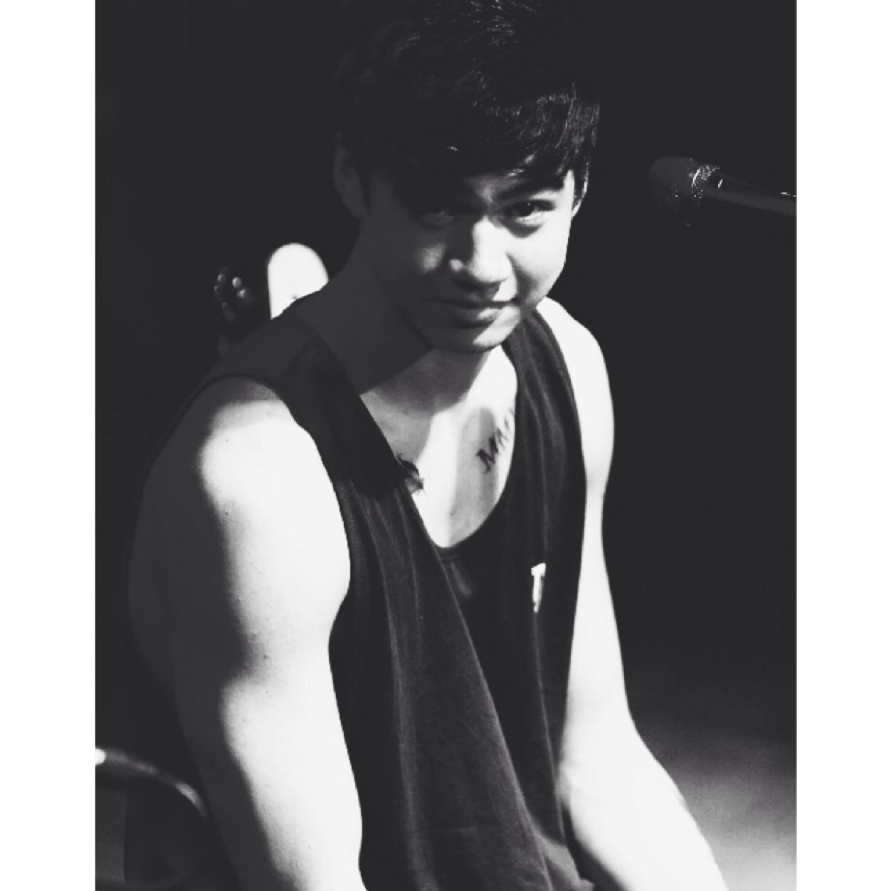 follow @idkcakewhoop bc she gave you a free follow :)