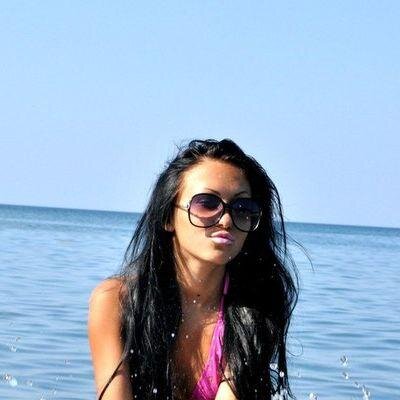 Хочу мыслить беззаботно. По жизни довольно раскрепощенная. Люблю общаться на разные темы. Живу в прекрасном городе.