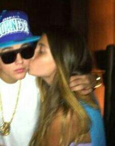 «Babe,you're beautiful and sweet, you know that? I love you»-Justin. Abrazarlo fue lo mejor que me pasó en la vida. Lo conocí en 2011 y 2013
